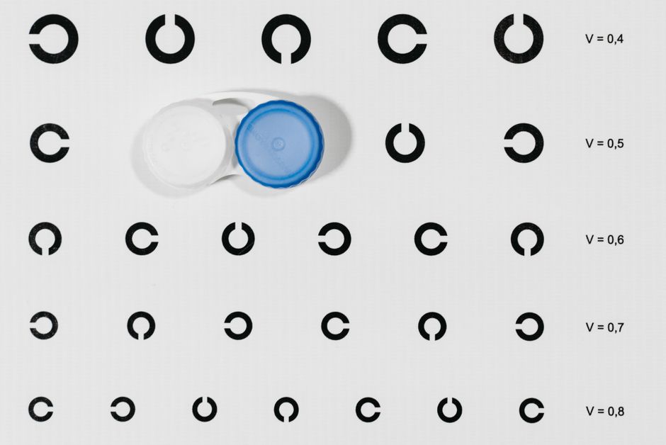 The Essential Guide to Contact Lenses: Benefits and Considerations