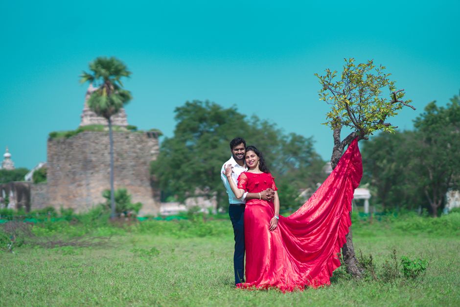 結婚式の特別な瞬間を捉えるカメラマンの選び方