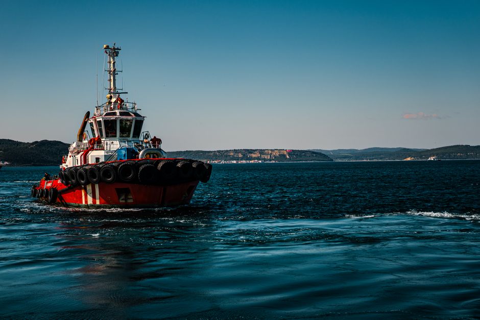 Navigating the Waters: The Role of Marine Engine Suppliers