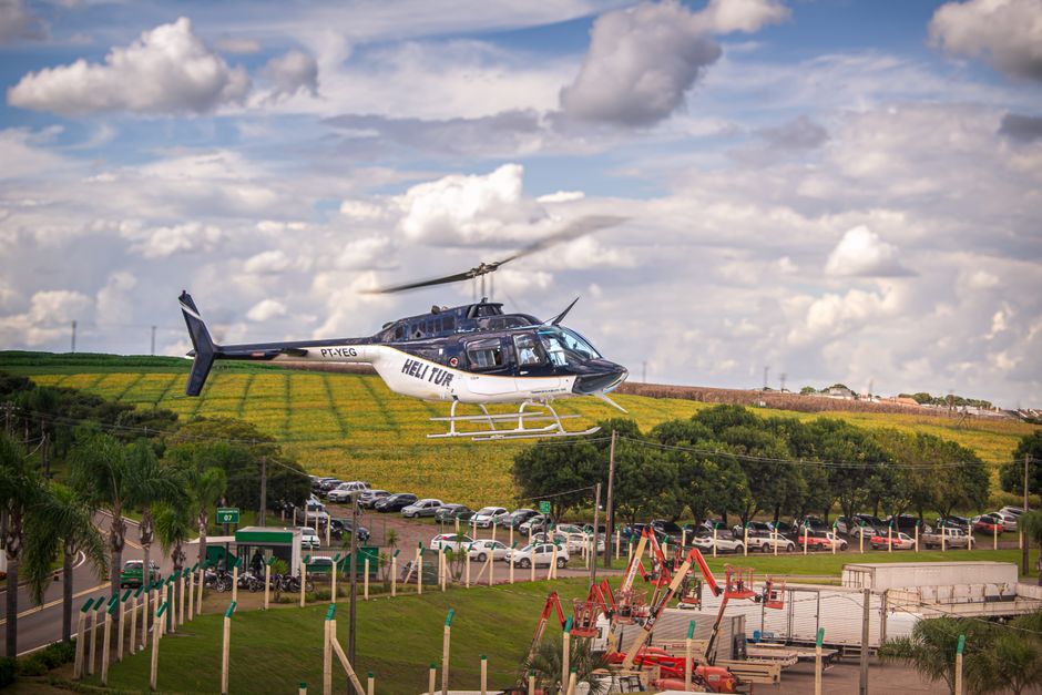 Descubre la emoción de un tour en helicóptero