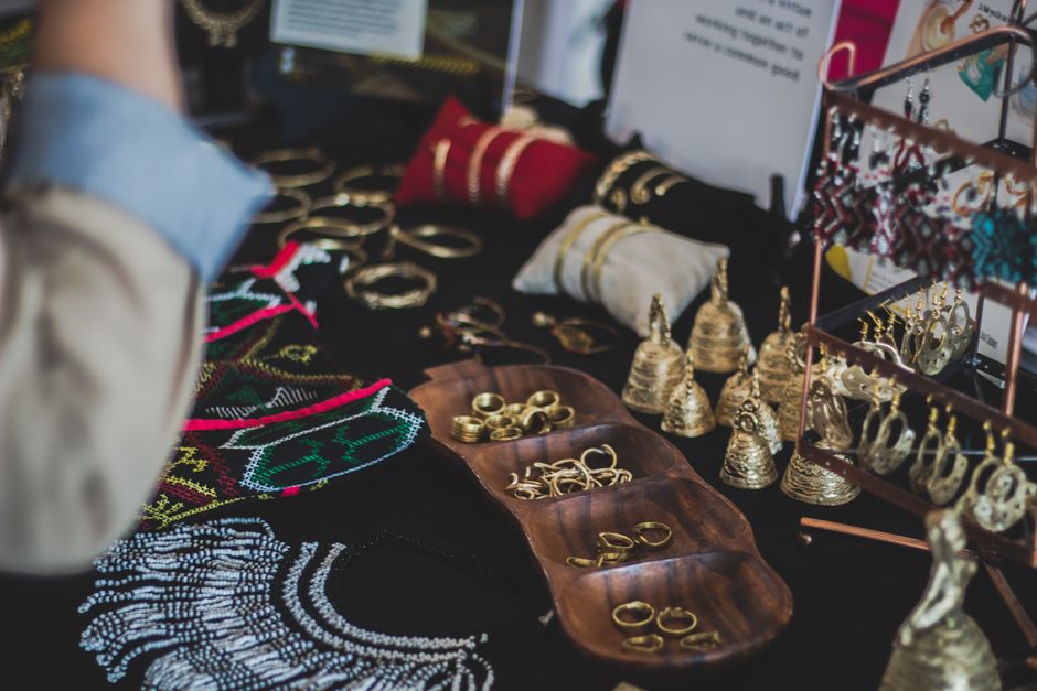 Maximizing Your Impact at Trade Shows: A Comprehensive Guide to Displays